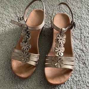 Bjorndal bronze, heeled sandals.